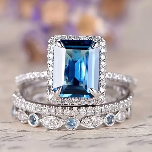 New 18k white gold wedding ring set